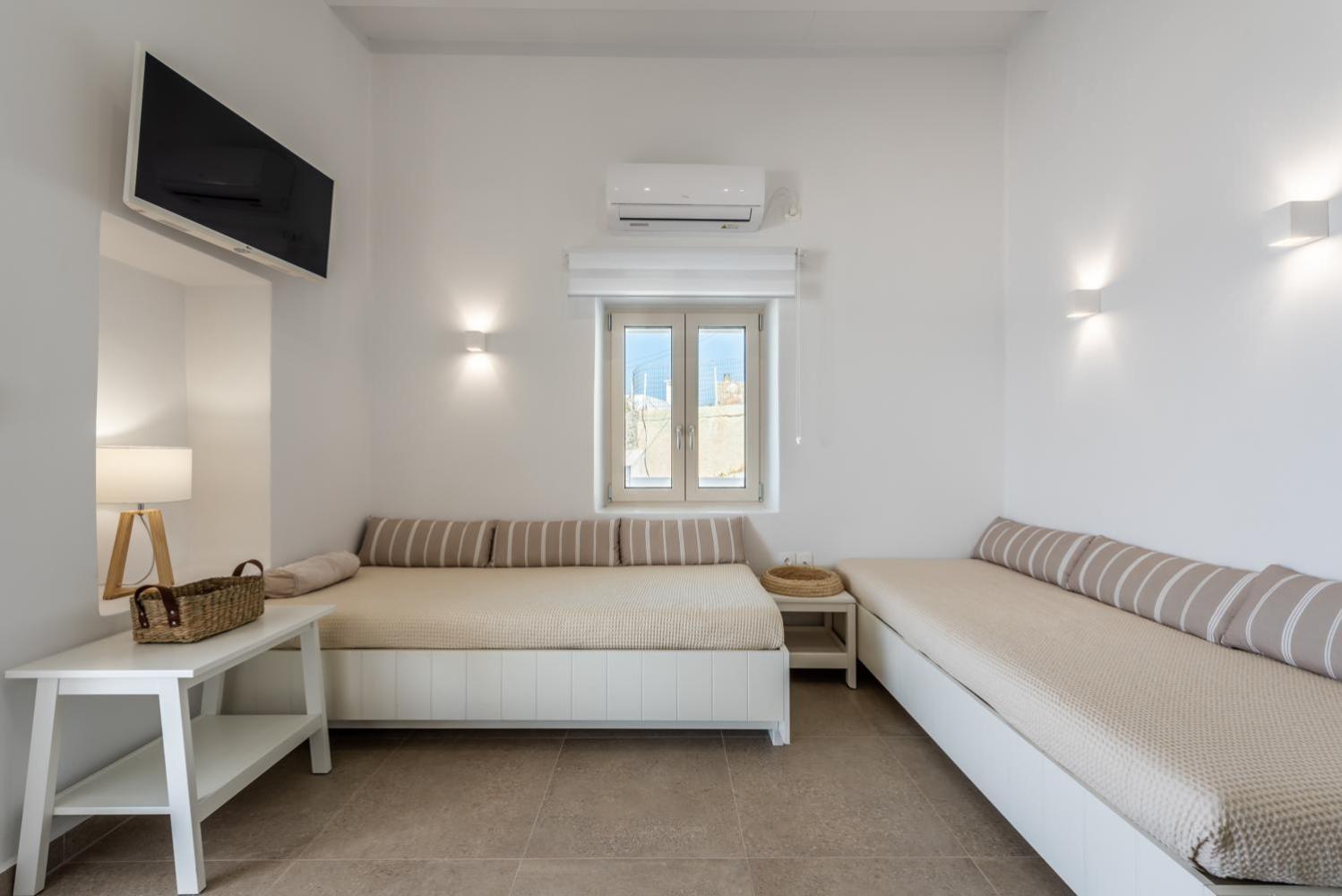 Anemi Suites آداماس الغرفة الصورة