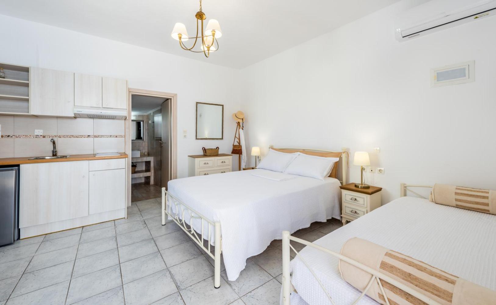 Anemi Suites آداماس الغرفة الصورة